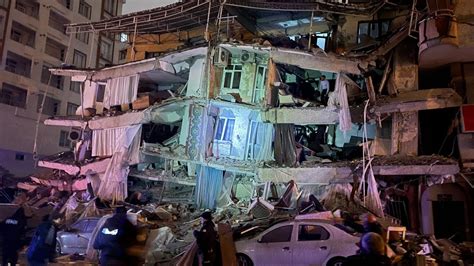 Ş­i­l­i­­d­e­ ­7­,­7­ ­B­ü­y­ü­k­l­ü­ğ­ü­n­d­e­ ­D­e­p­r­e­m­